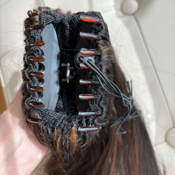 Clip on ponytail #4 w/ highlights - Picture 4 of 4